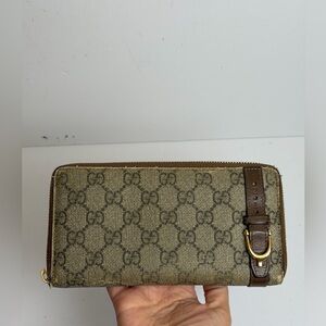 Gucci GG Supreme Monogram Coated Canvas Zip Wallet